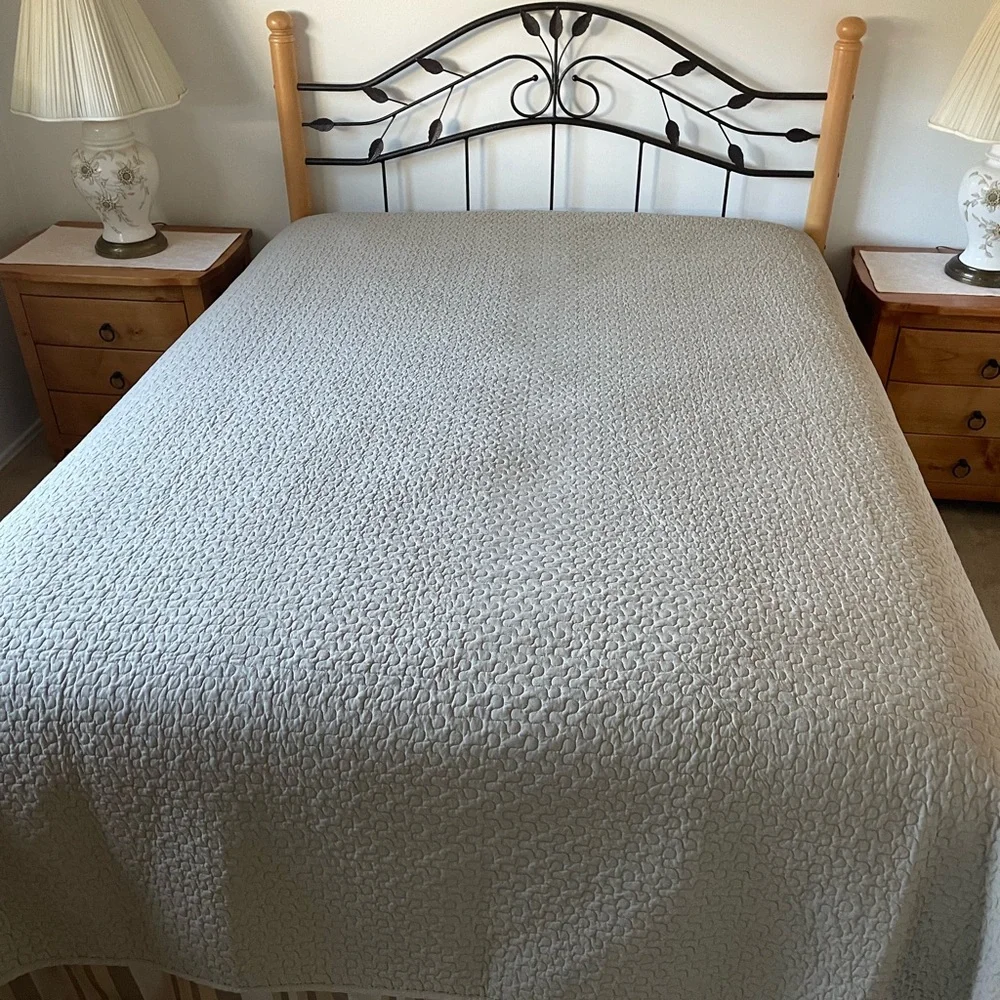 Taupe Textured Bedspread.  Queen Size